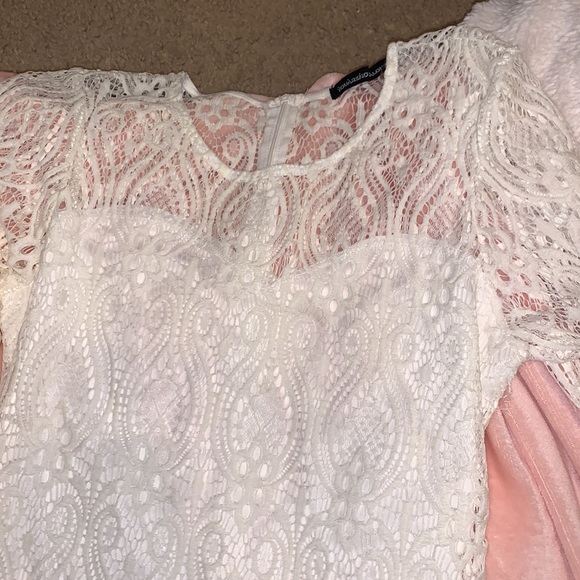 You are not alone ivory lace dress . Size small with built in slip 33’ long - Picture 2 of 9